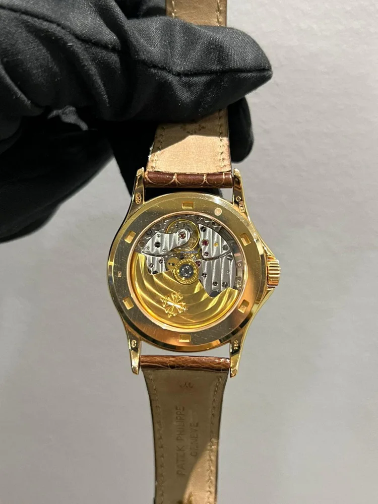 Patek Philippe Calatrava 5107R-001